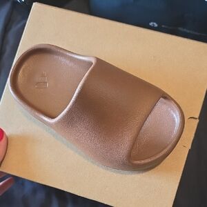 Adidas Yeezy Slide Kids in Flax 9k